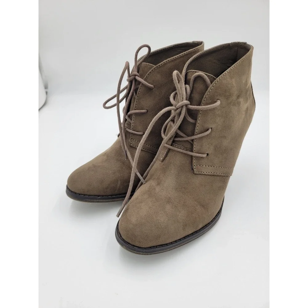 MIA Shawna Ladies Size 8 Brown Lace Up‎ Ankle Boots w/heel Faux Suede Fabric